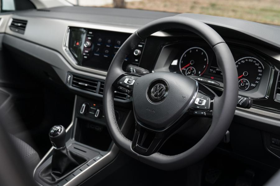 Панель приборов Volkswagen Polo TSI Trendline 2018 года  (AU) (фото 28 из 29)